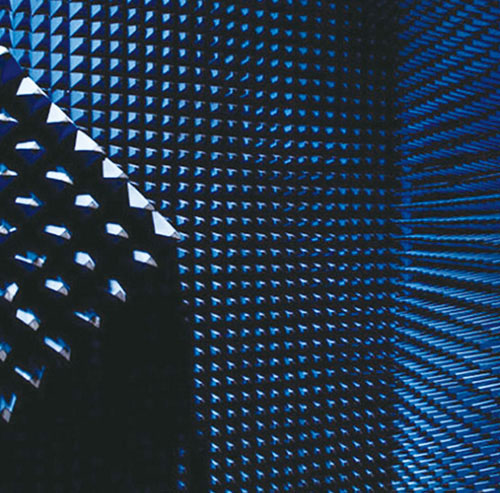 微波暗室是由哪些部分組成的？